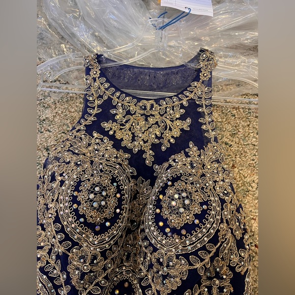 Size 6 Mermaid Style Prom Dress - Picture 4 of 9